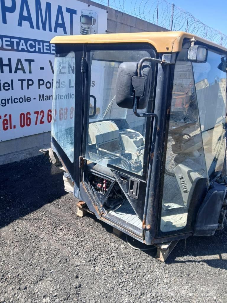 CAT 906 Cabine si interior