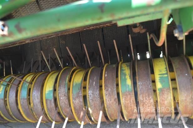 John Deere 592 Masina de balotat cilindric
