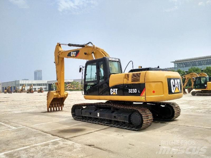 CAT 323 Excavatoare pe șenile
