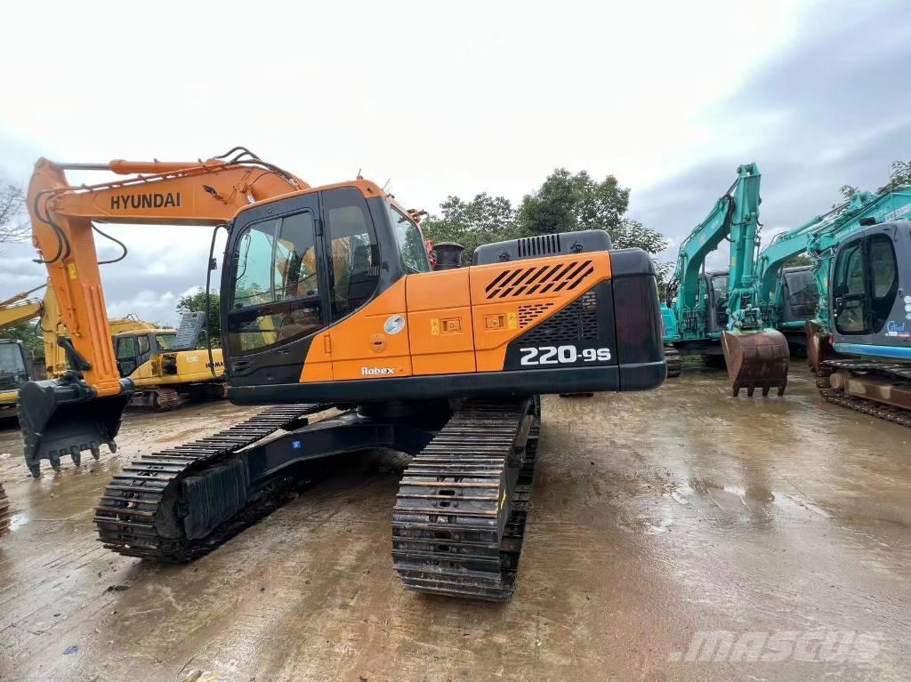 Hyundai 220 LC-9T Excavatoare pe șenile
