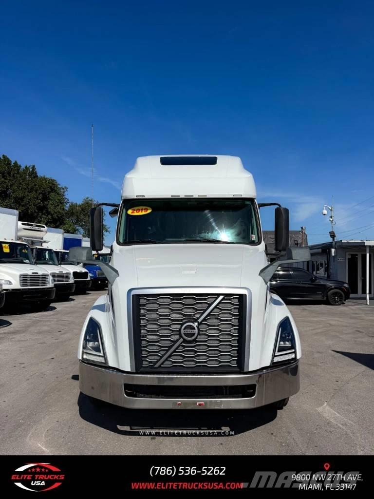 Volvo Commercial VNL Autotractoare