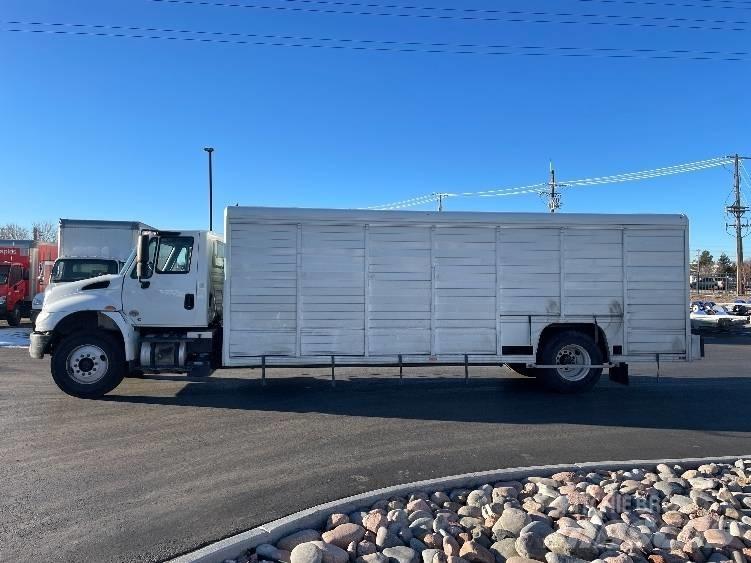 International 4300 Camioane transport bauturi