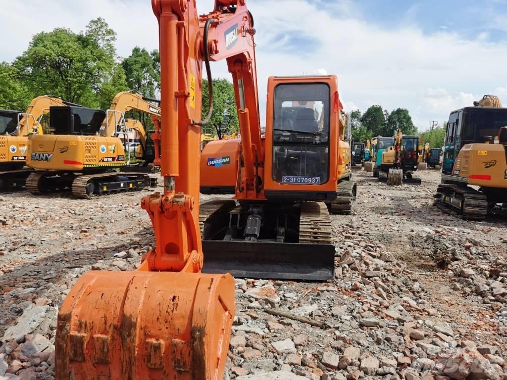 Doosan DX75 Excavatoare 7t - 12t