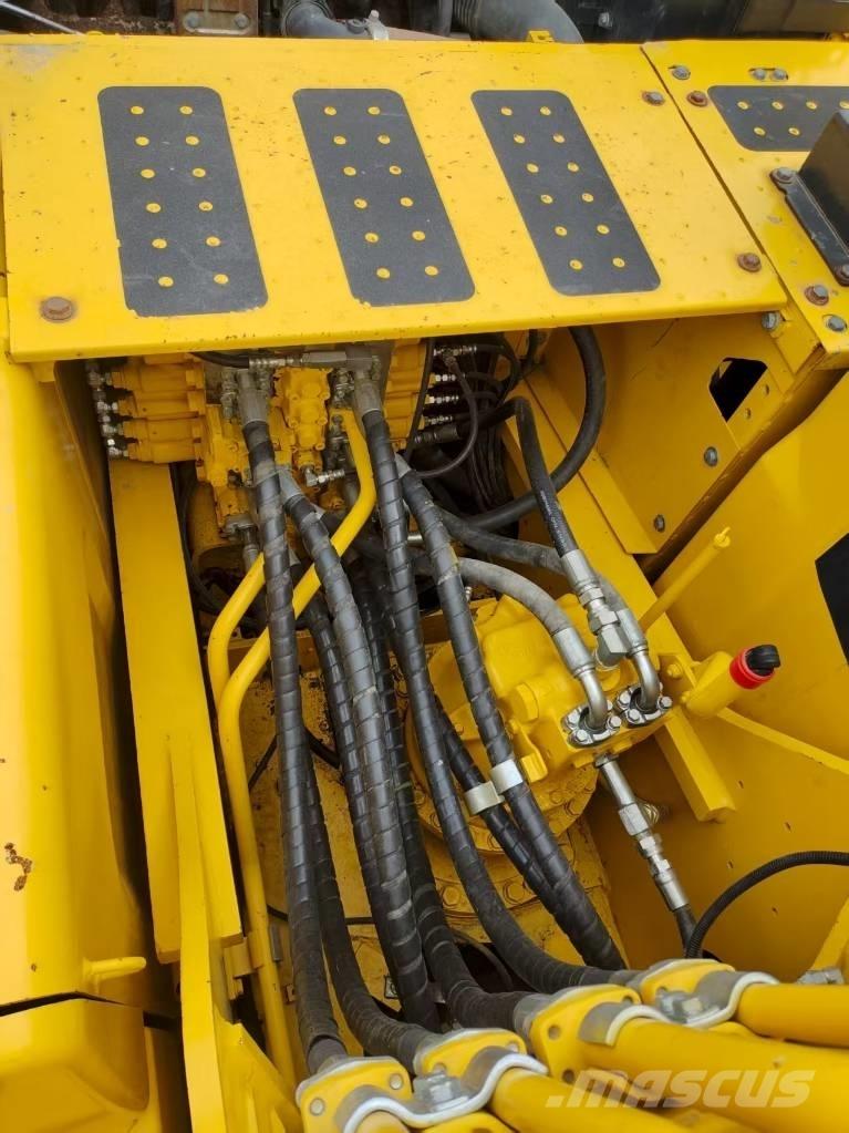 Komatsu PC 210 Excavatoare pe șenile
