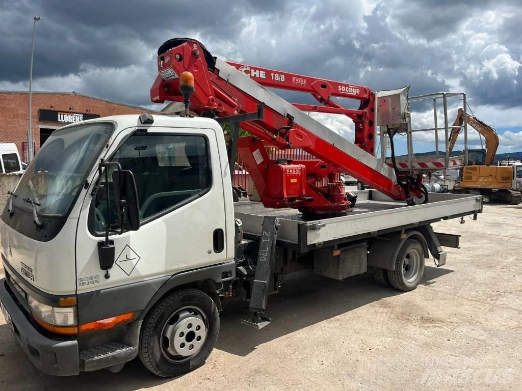 Mitsubishi Canter Camion cu carlig de ridicare