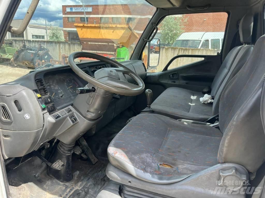Mitsubishi Canter Camion cu carlig de ridicare