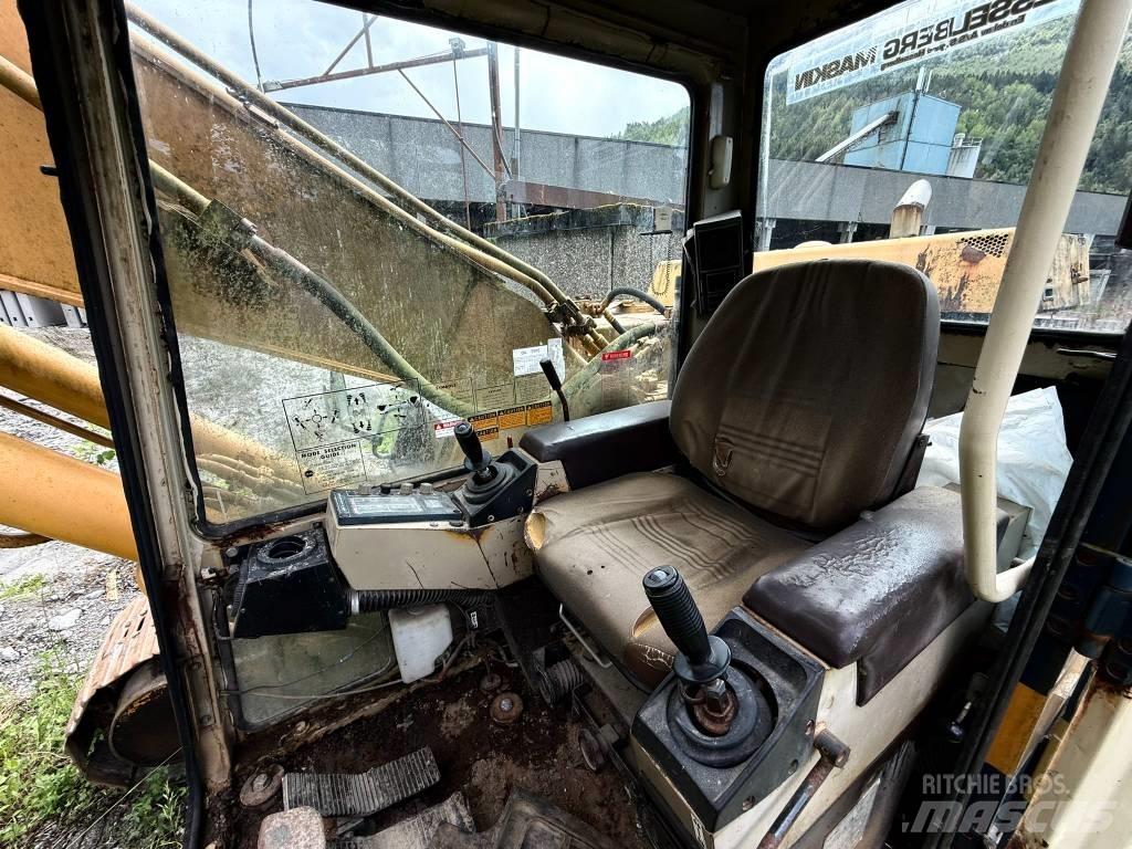 Komatsu PC 200-3 Excavatoare pe șenile

