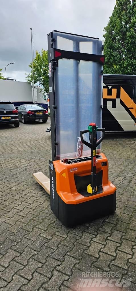 Doosan LSM 12 N Transpaleta manuala