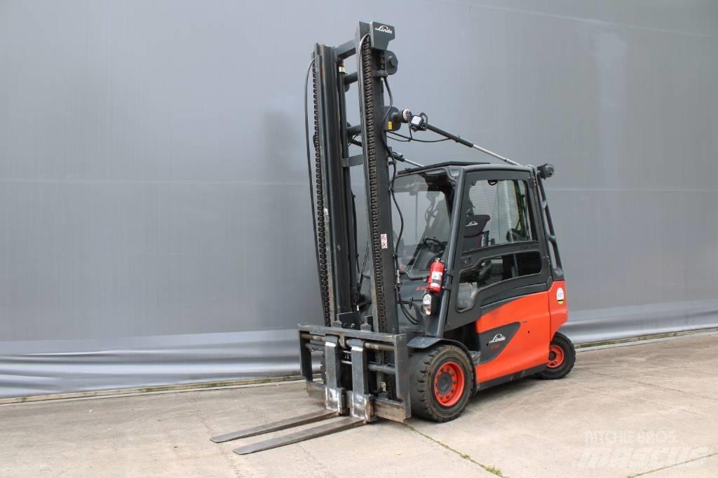 Linde E50HL-01 Stivuitor electric