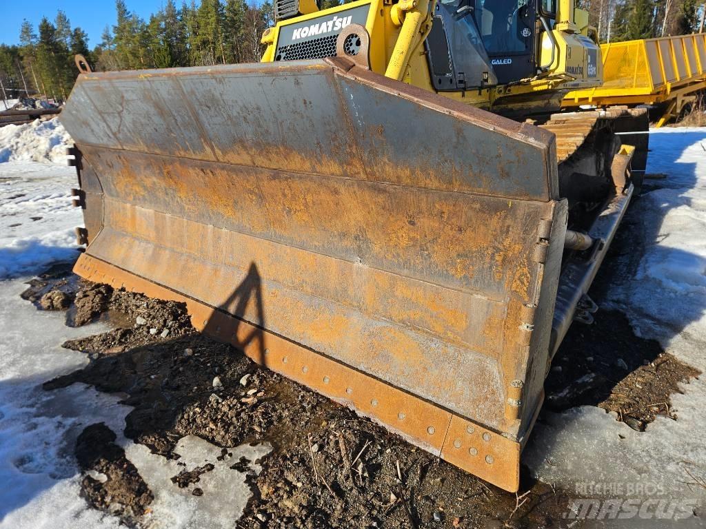 Komatsu D 65 PX Buldozere pe senile