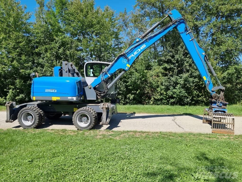 Fuchs MHL 250 Paleta de manipulare