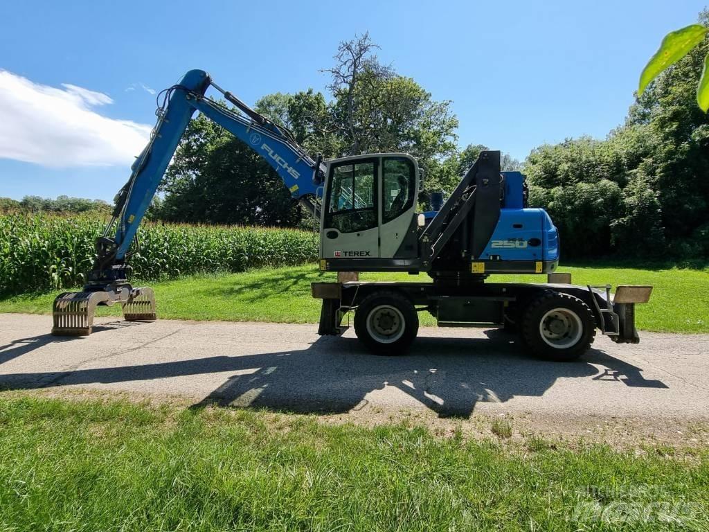 Fuchs MHL 250 Paleta de manipulare