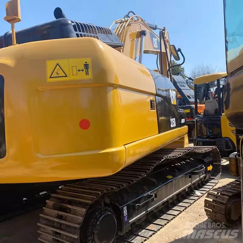 CAT 325 D Excavatoare pe șenile
