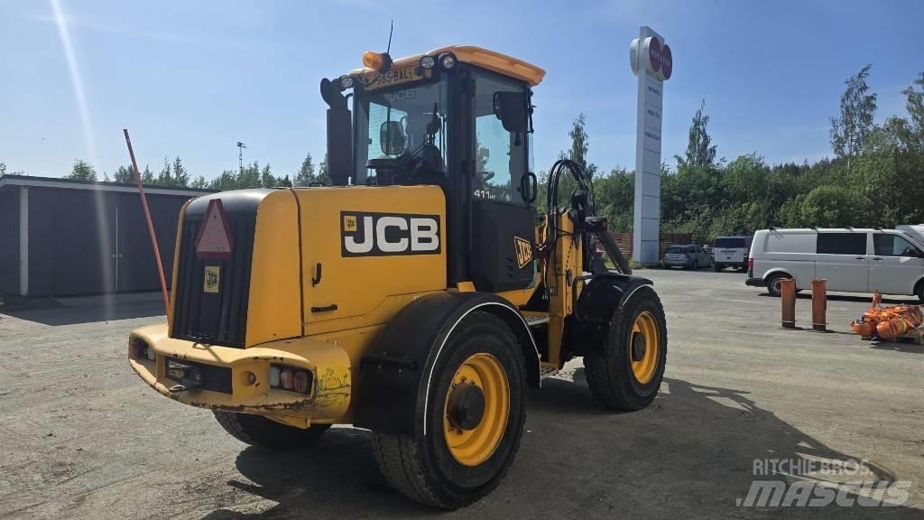 JCB 411 Incarcator pe pneuri
