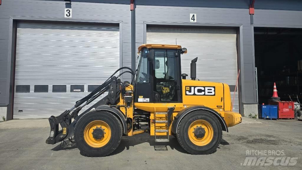 JCB 411 Incarcator pe pneuri