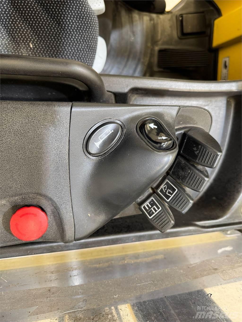 Hyster R1 6 Stivuitor cu catarg retractabil