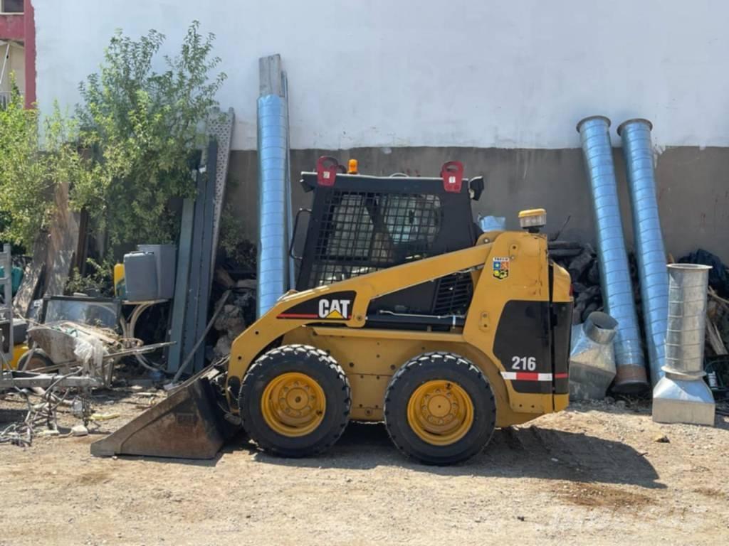 CAT 216 Mini incarcator