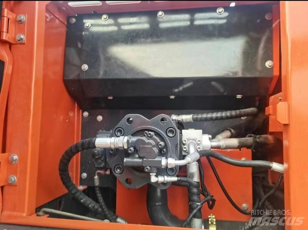 Doosan DX225 Excavatoare pe șenile

