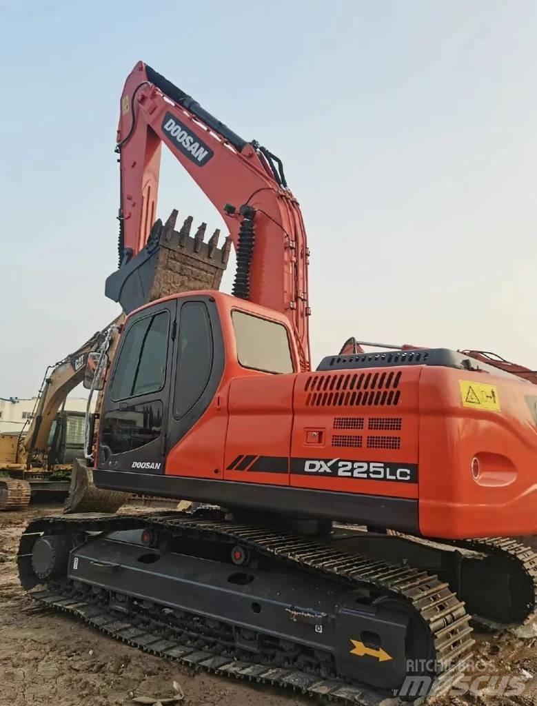 Doosan DX225 Excavatoare pe șenile
