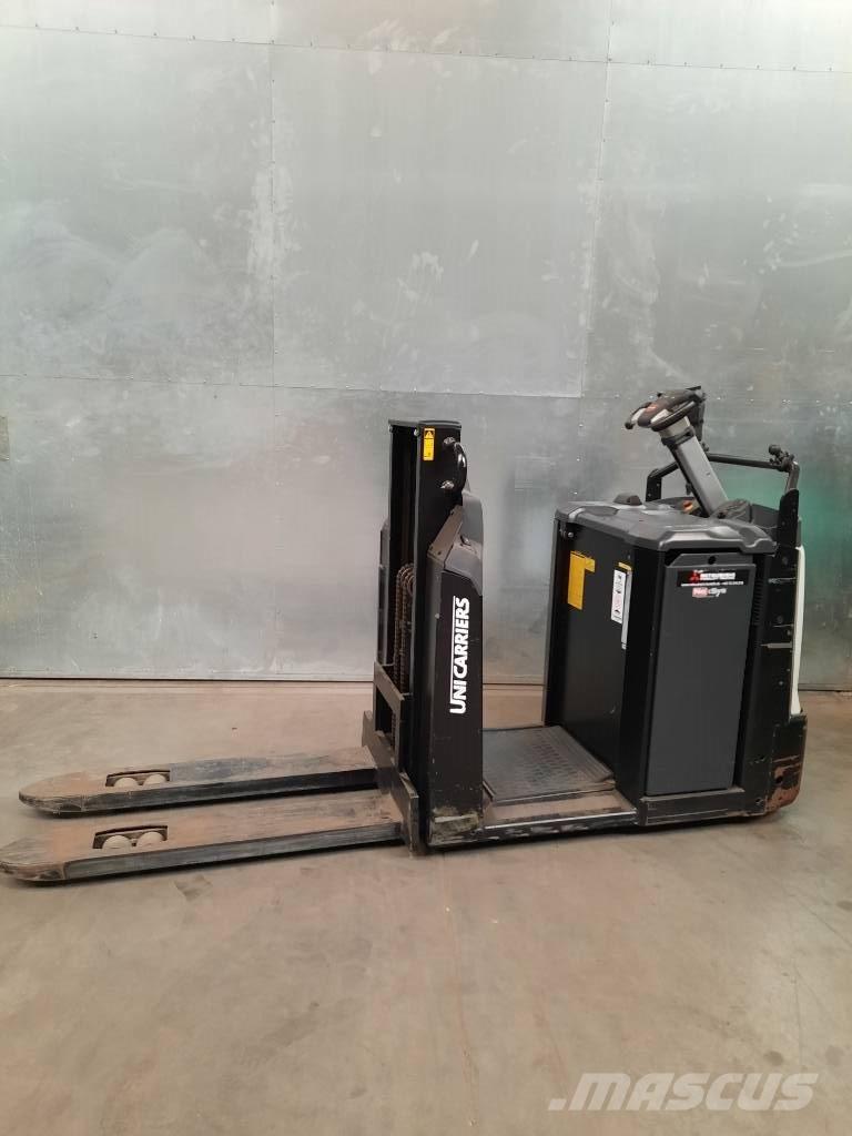 UniCarriers OEP120 Stivuitoare de micã inaltime pentu logistica