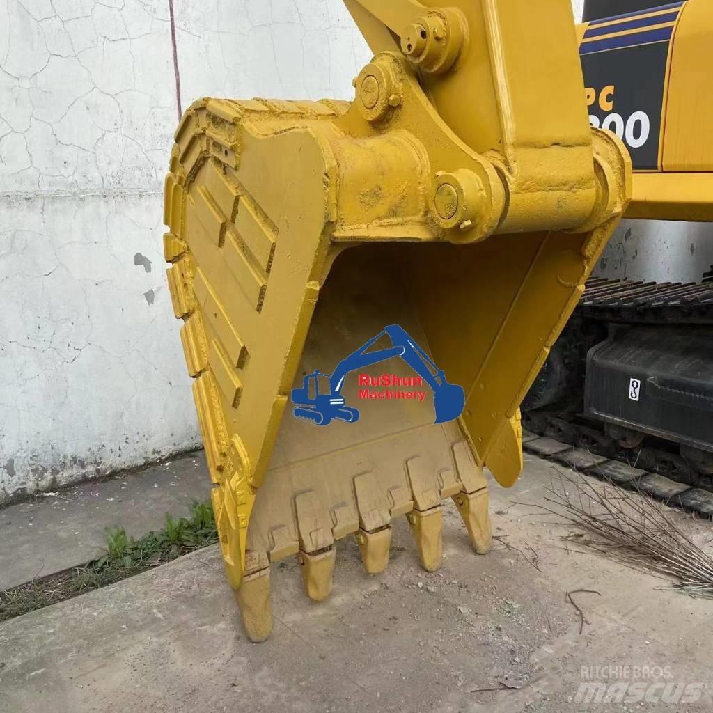 CAT 323D Excavatoare pe șenile
