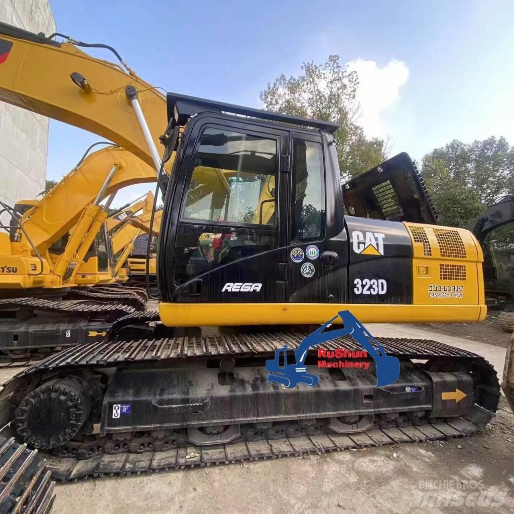 CAT 323D Excavatoare pe șenile
