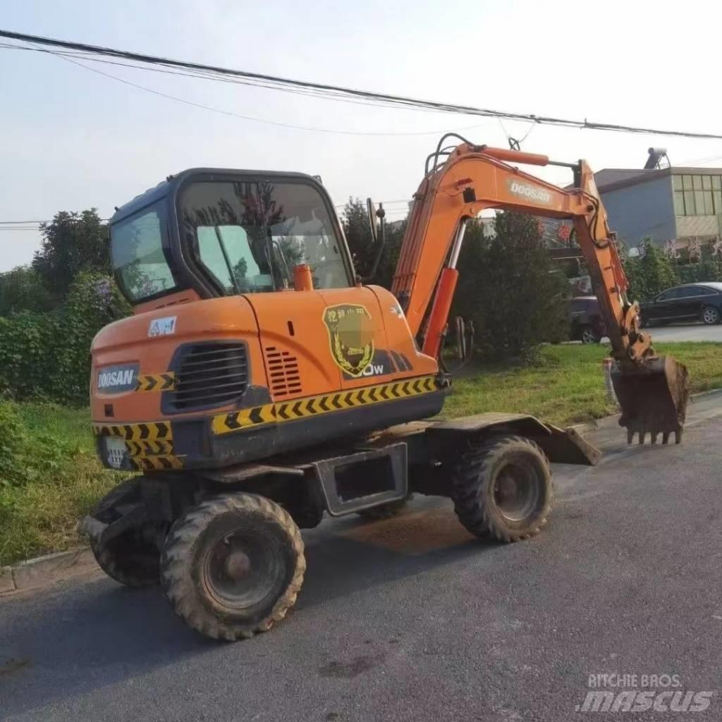 Doosan DX60W Excavatoare cu roti