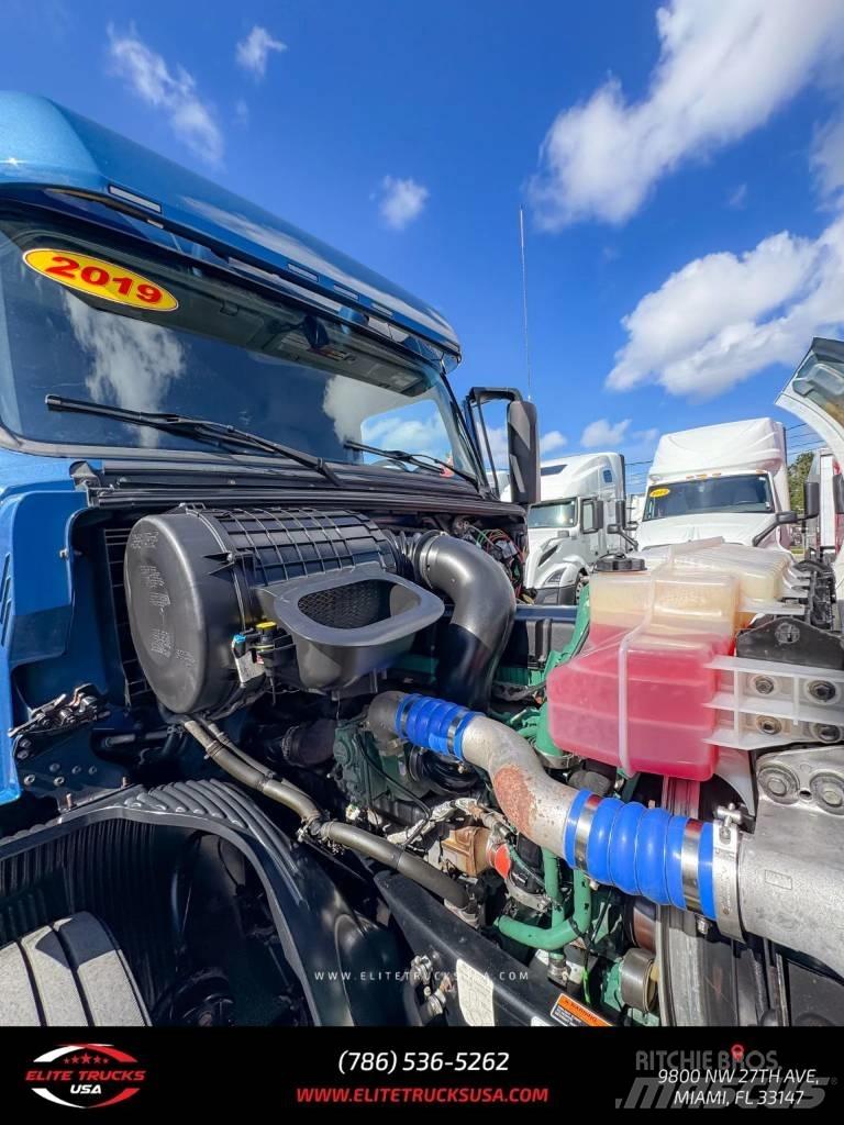 Volvo Commercial VNL Autotractoare