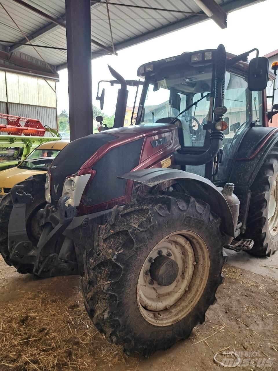 Valtra N123 Tractoare