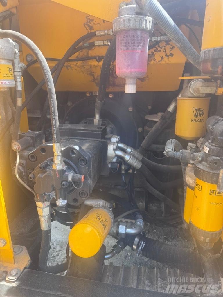 JCB JS 131 LC Excavatoare pe șenile
