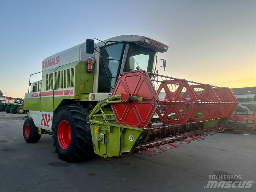 CLAAS Mega 202 Combine de secerat