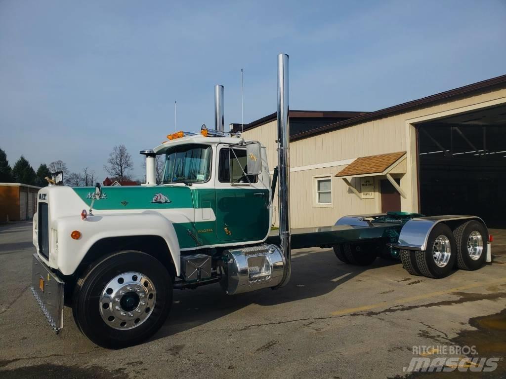 Mack R700 Camion cabina sasiu