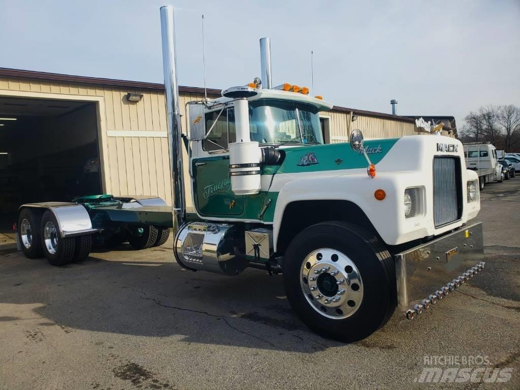 Mack R700 Camion cabina sasiu