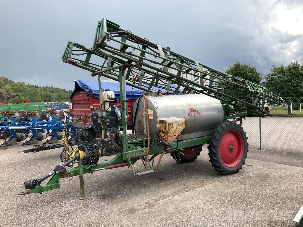 Moteska 2500 Tractoare agricole sprayers