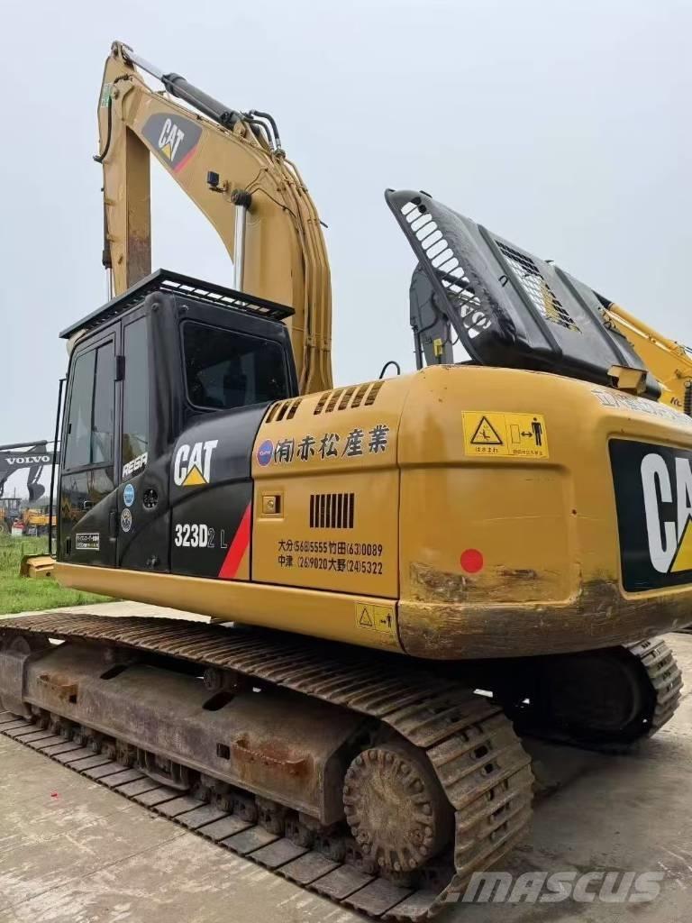 CAT 323D Excavatoare pe șenile
