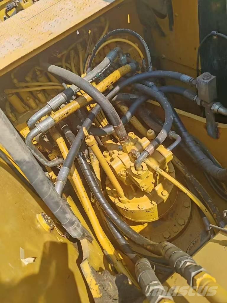 CAT 323D Excavatoare pe șenile
