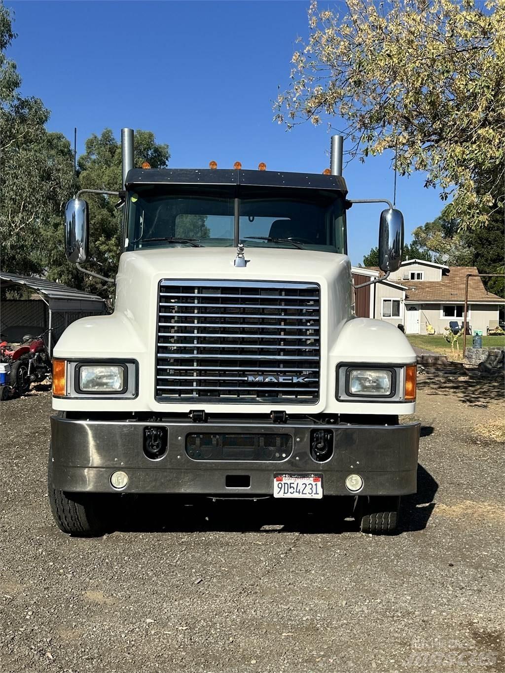 Mack CHU 613 Autotractoare
