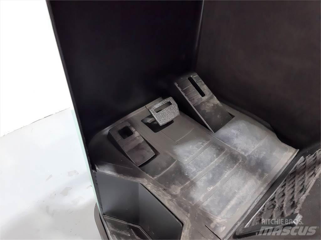 Mitsubishi RB16NH Stivuitor cu catarg retractabil