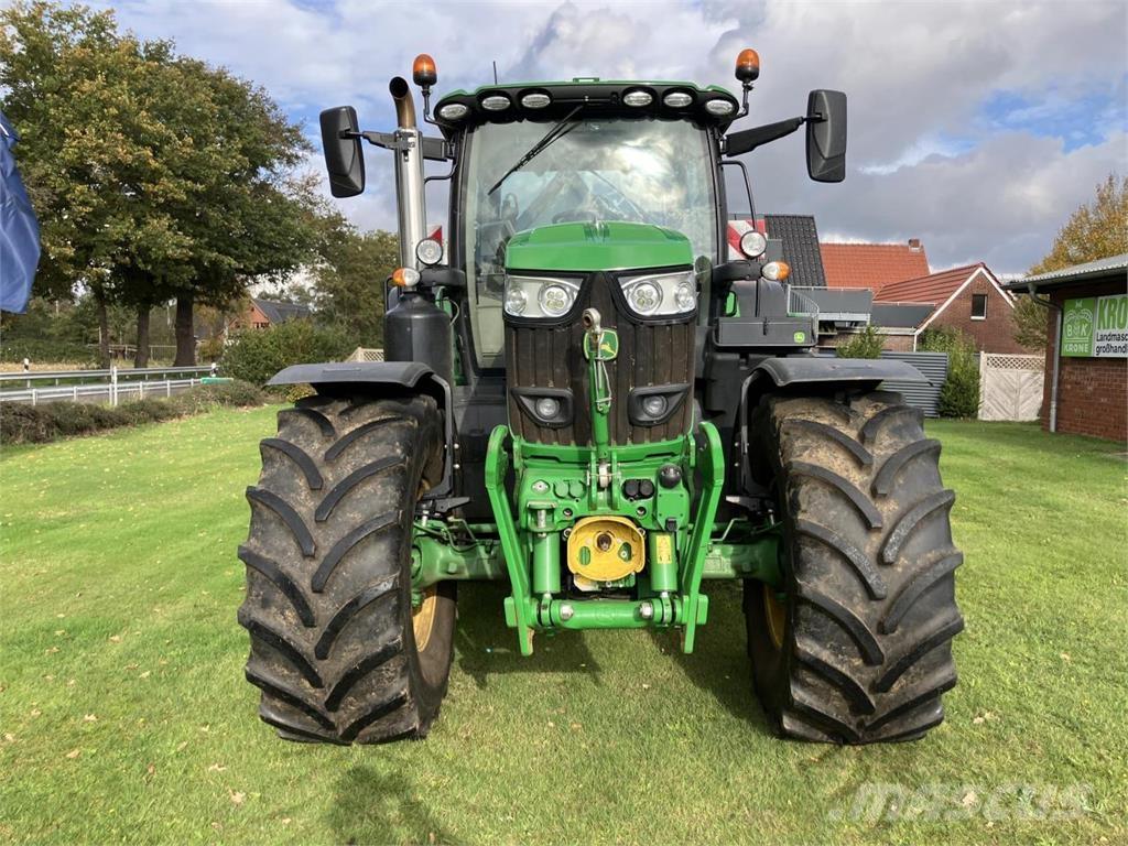 John Deere 6215R Tractoare