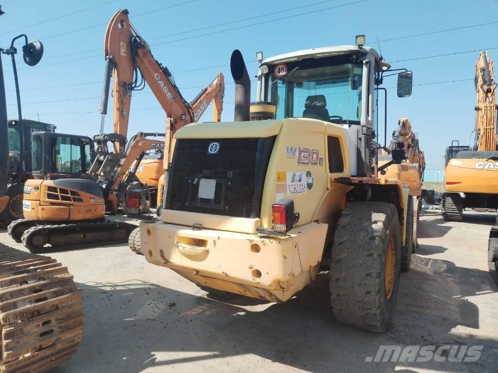 New Holland W 130 Incarcator pe pneuri