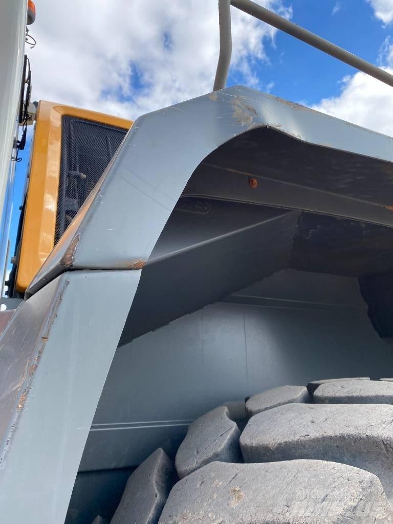 Liebherr L 586 Incarcator pe pneuri