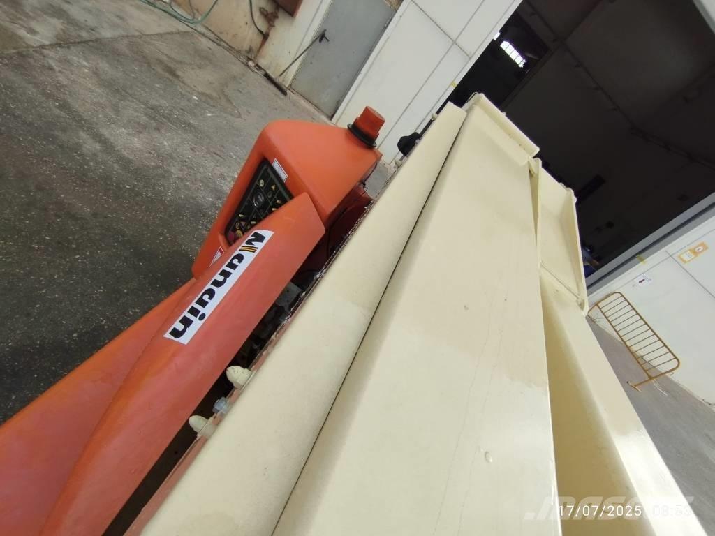 JLG E 400 AJPN Nacele cu brat articulat