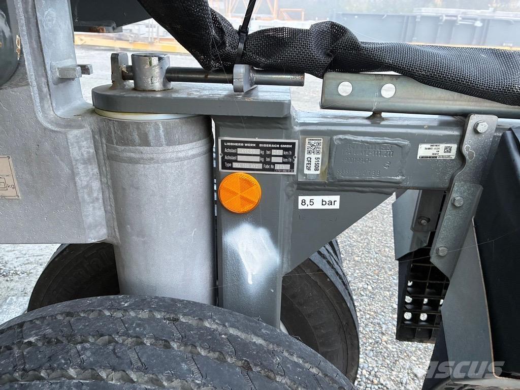 Liebherr L1-32 Macarale turn