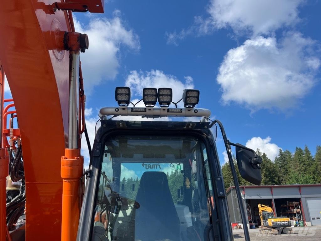 Hitachi ZX 135 US-6 Excavatoare pe șenile
