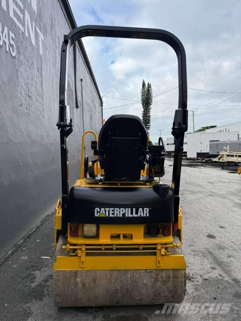 CAT CB 24 Cilindri compactori dubli