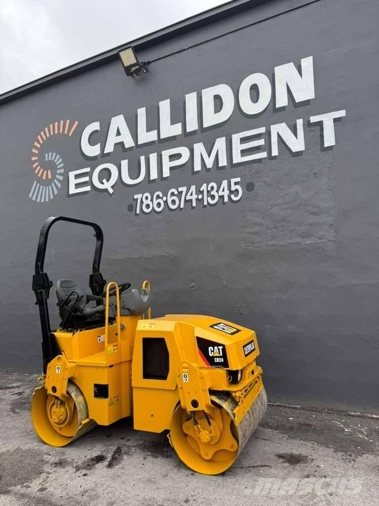 CAT CB 24 Cilindri compactori dubli