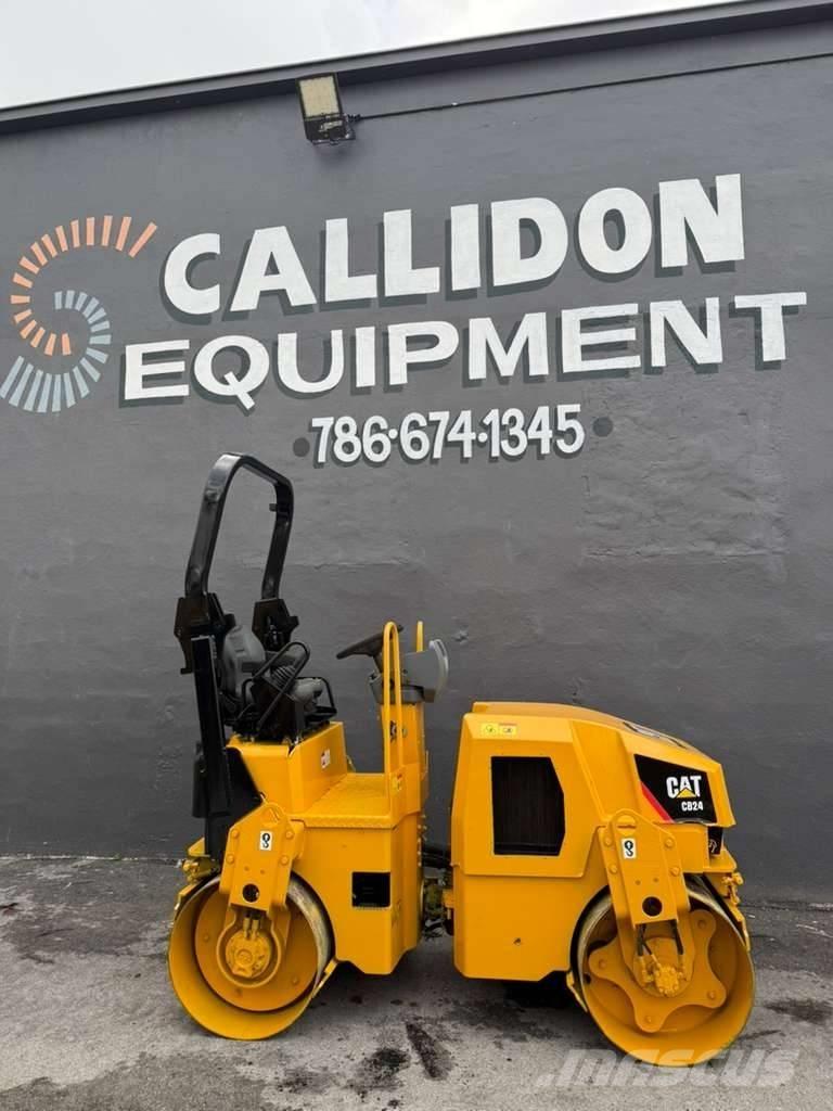 CAT CB 24 Cilindri compactori dubli