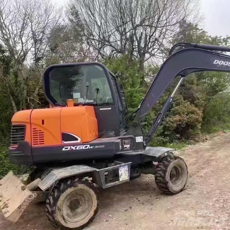 Doosan dx60w Excavatoare cu roti