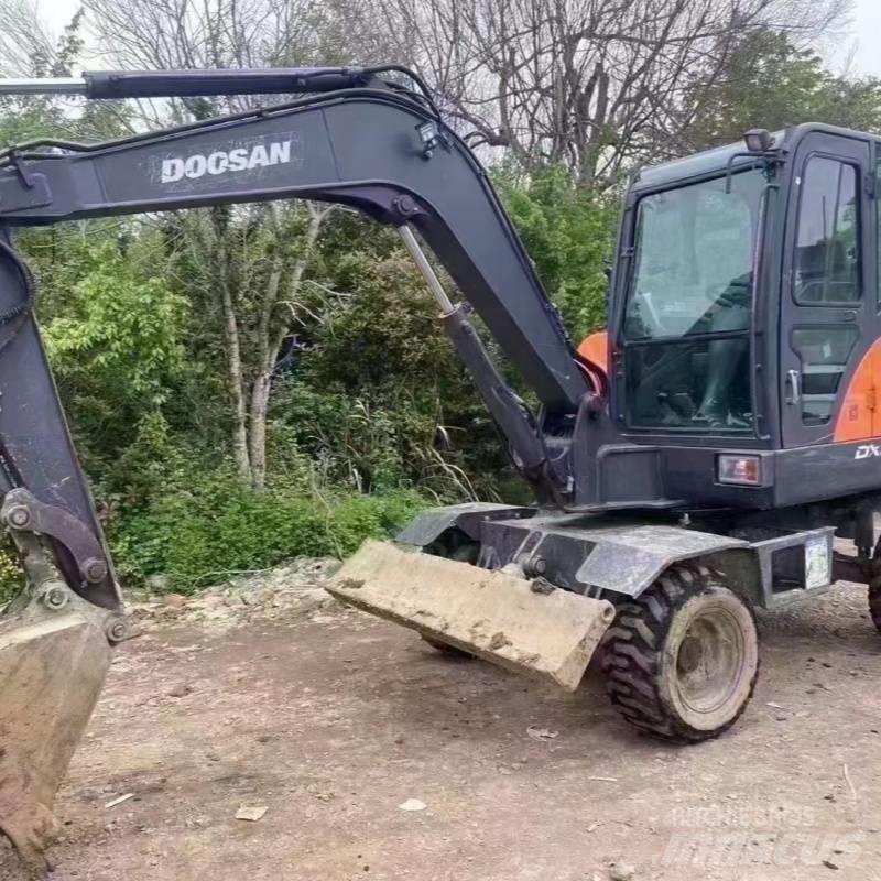 Doosan dx60w Excavatoare cu roti