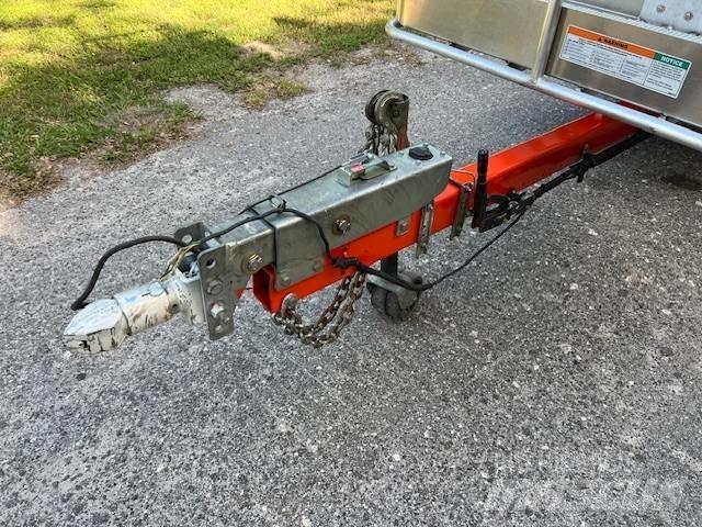JLG T 350 Platforme aeriene montate pe remorca